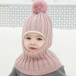 cagoule en tricot rose