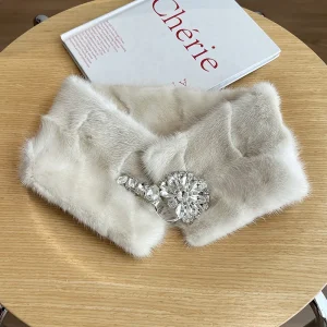 col fourrure blanche